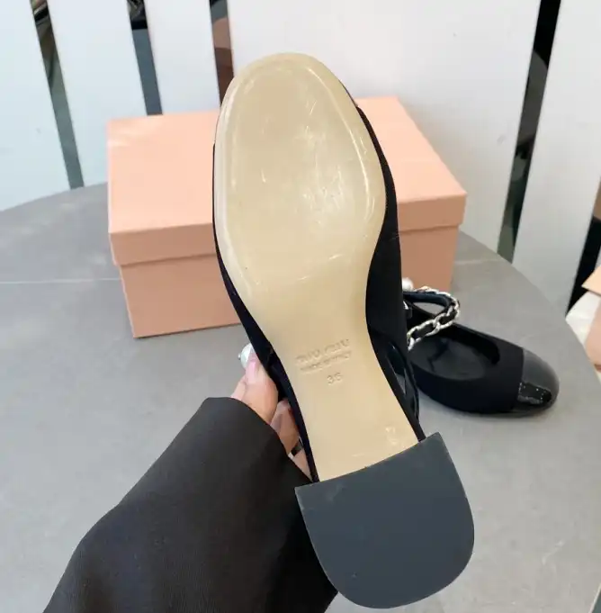 hype Miu Miu flat shoes