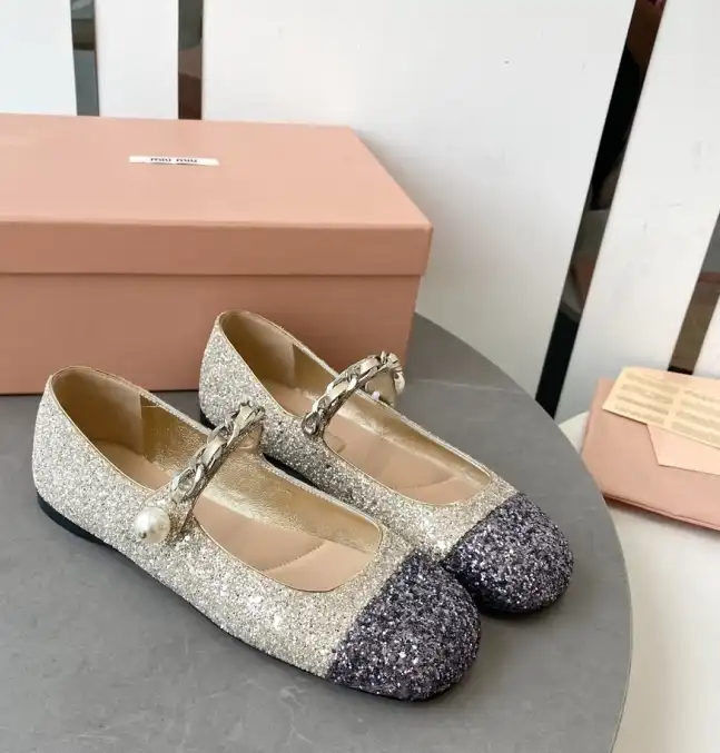 hype Miu Miu flat shoes