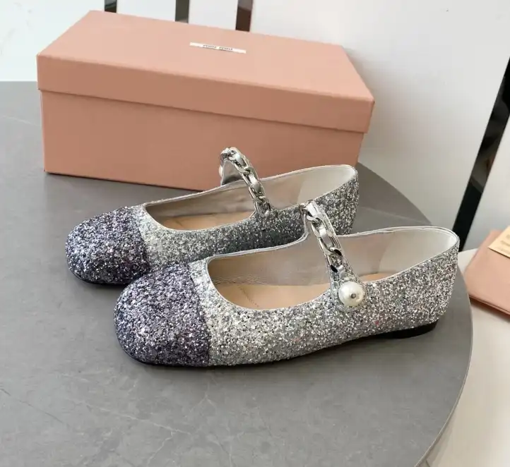 hype Miu Miu flat shoes