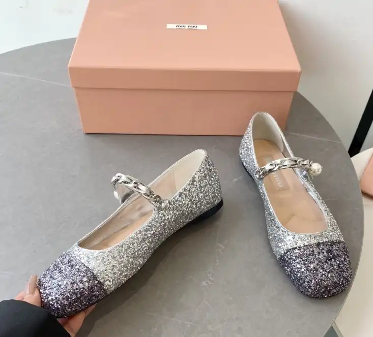 hype Miu Miu flat shoes