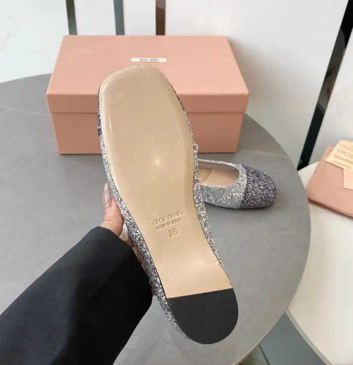 hype Miu Miu flat shoes