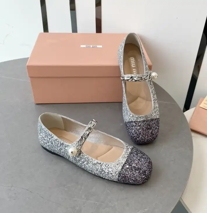 hype Miu Miu flat shoes