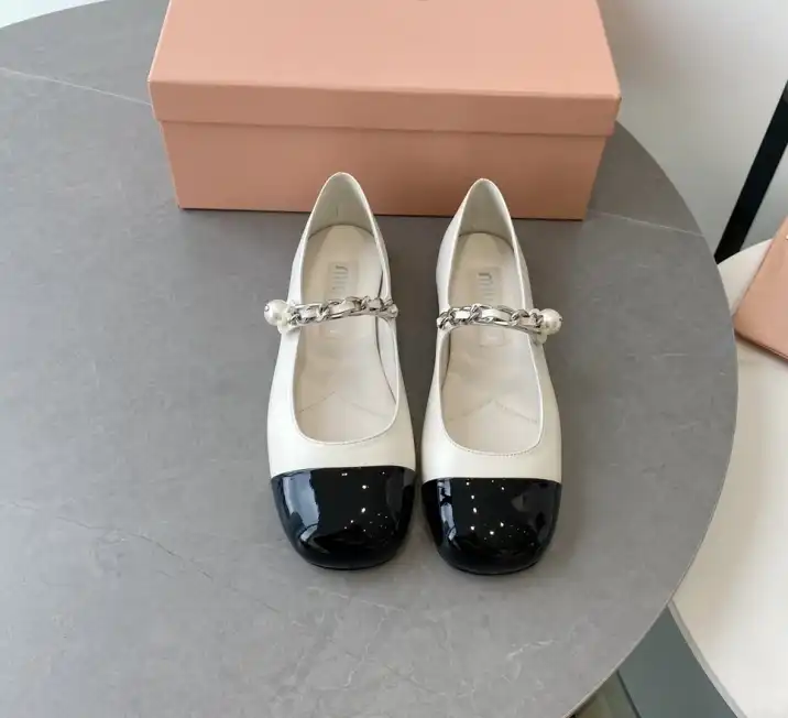 hype Miu Miu flat shoes