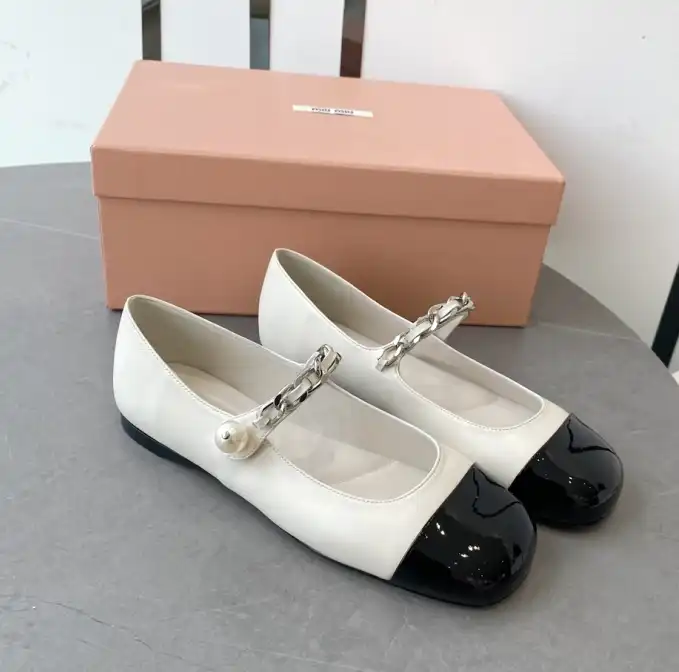 hype Miu Miu flat shoes