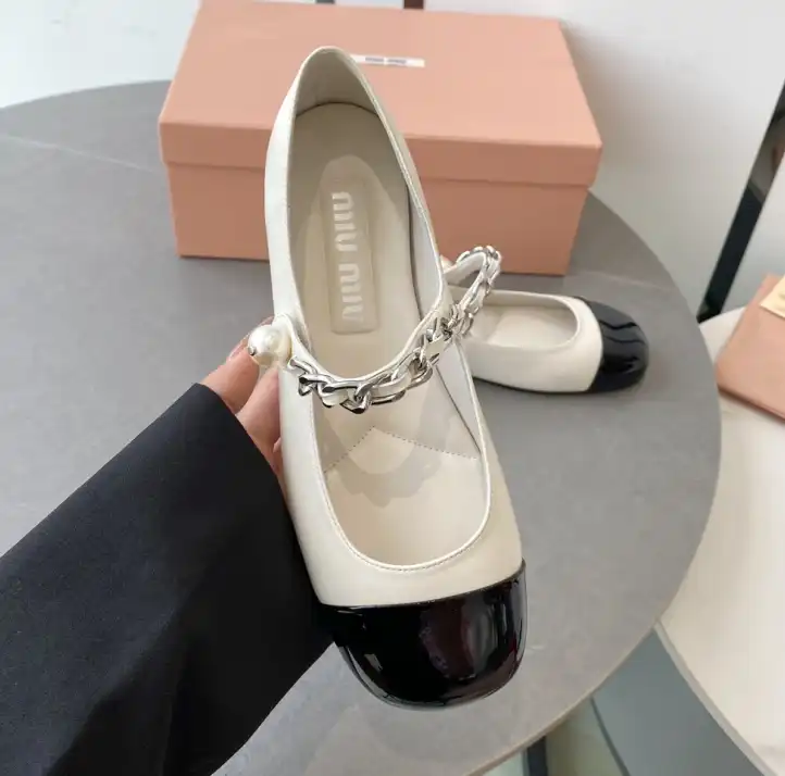 hype Miu Miu flat shoes