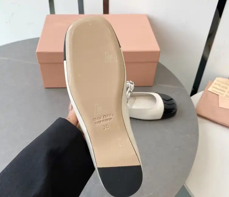 hype Miu Miu flat shoes