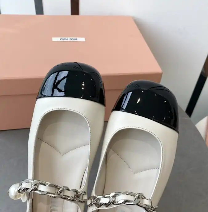 hype Miu Miu flat shoes