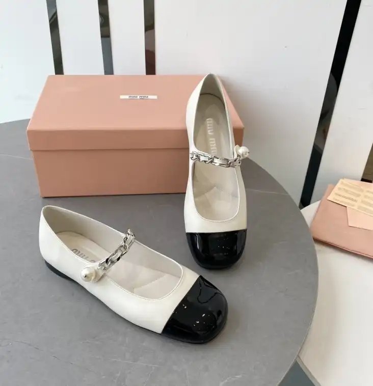 hype Miu Miu flat shoes