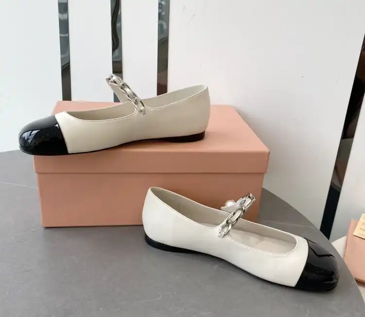 hype Miu Miu flat shoes