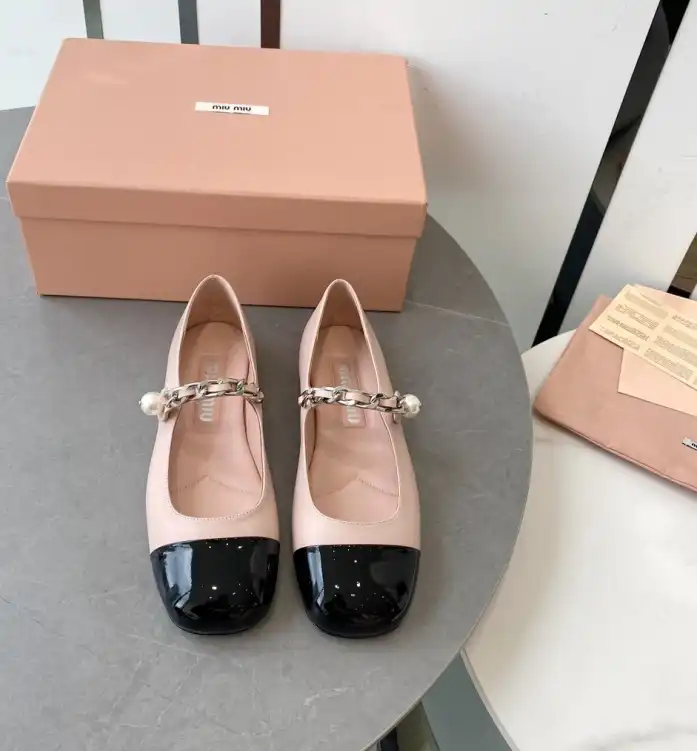 hype Miu Miu flat shoes