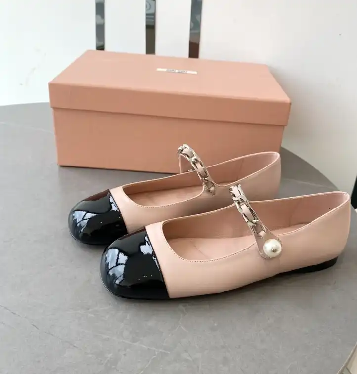 hype Miu Miu flat shoes