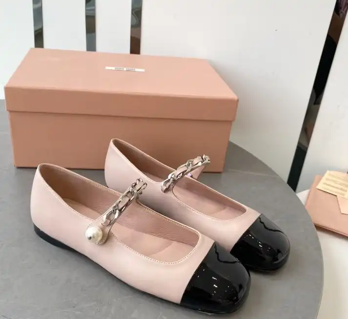 hype Miu Miu flat shoes