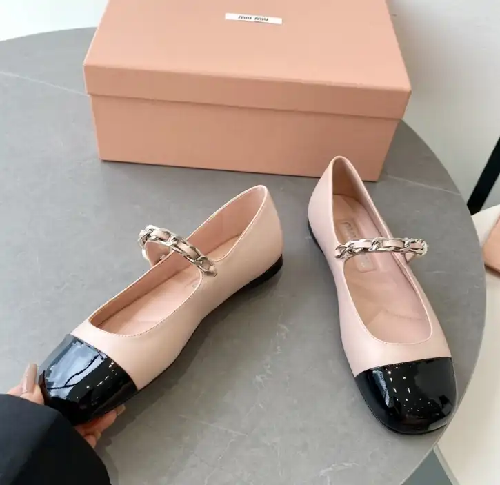 hype Miu Miu flat shoes