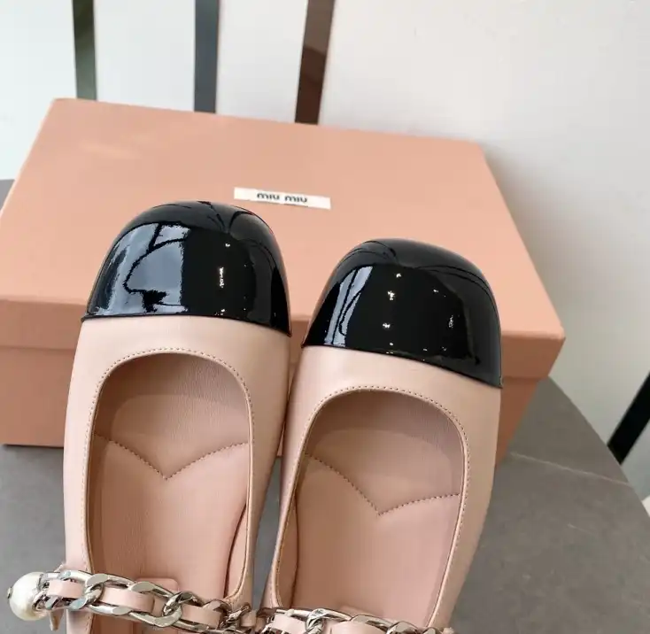 hype Miu Miu flat shoes