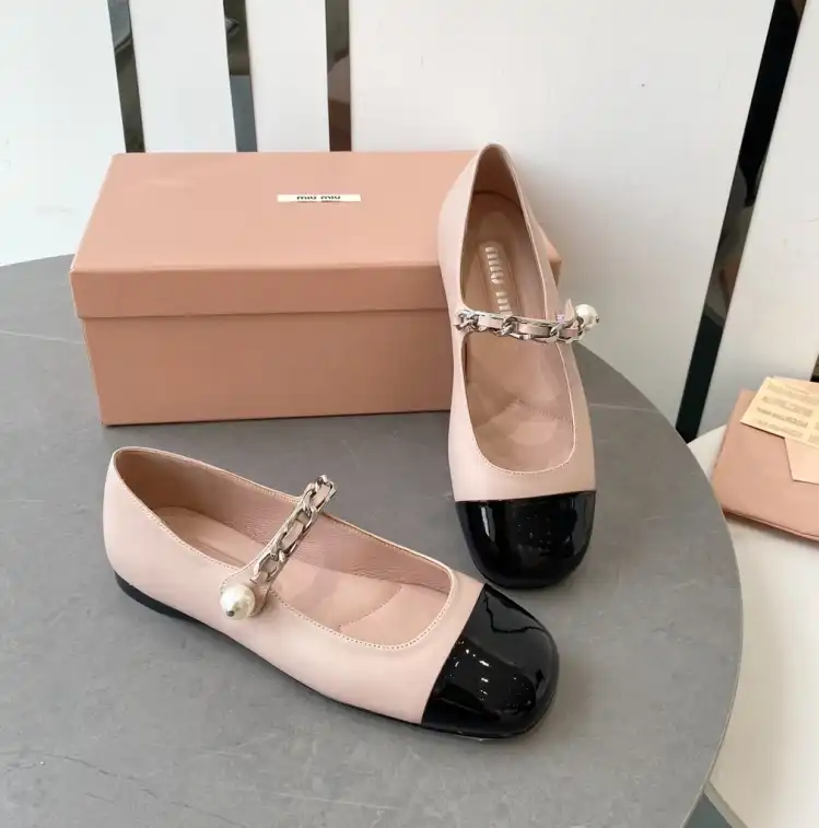 hype Miu Miu flat shoes