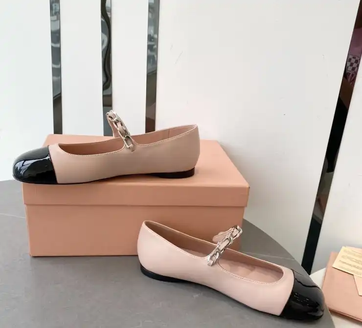 hype Miu Miu flat shoes