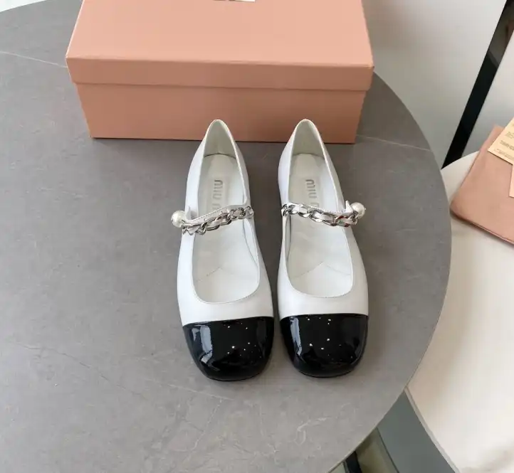 hype Miu Miu flat shoes