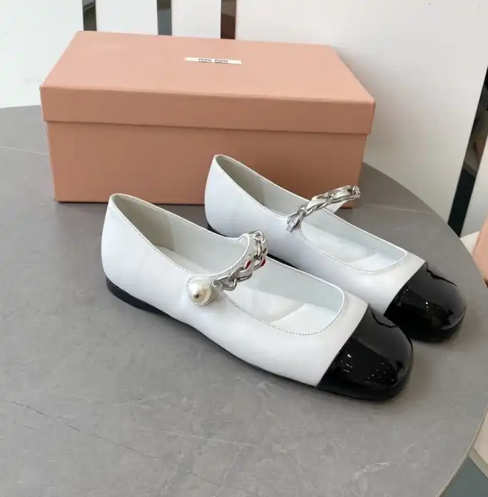 hype Miu Miu flat shoes