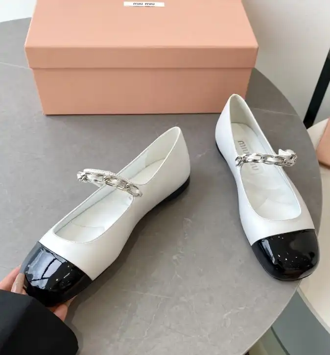 hype Miu Miu flat shoes