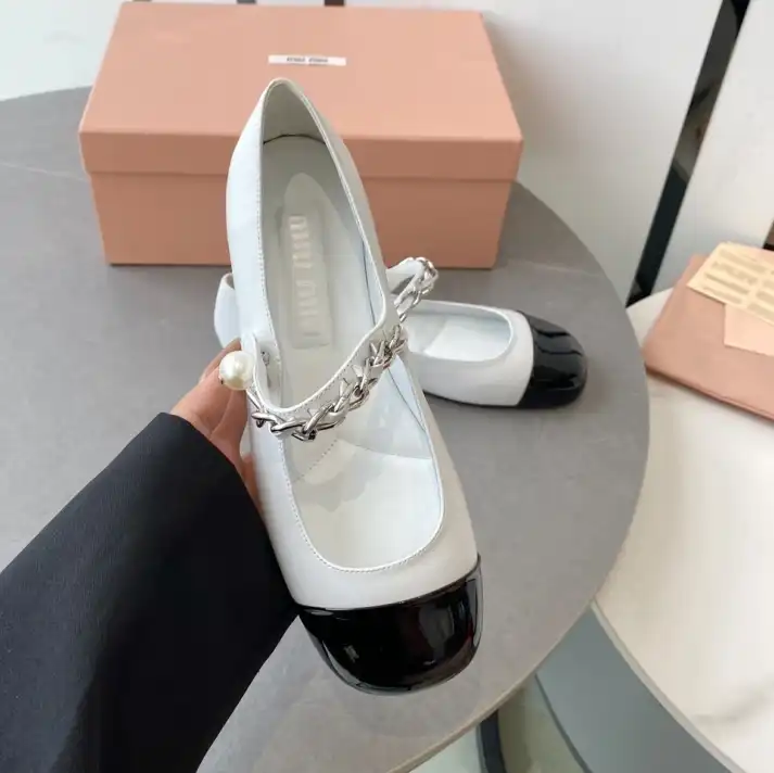 hype Miu Miu flat shoes