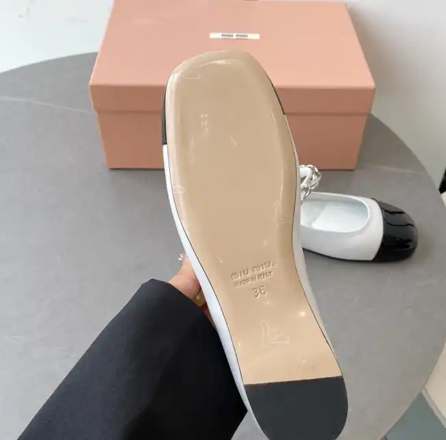 hype Miu Miu flat shoes