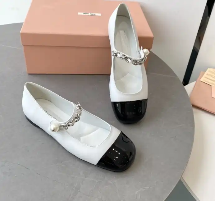 hype Miu Miu flat shoes