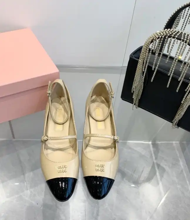 hype Miu Miu flat shoes