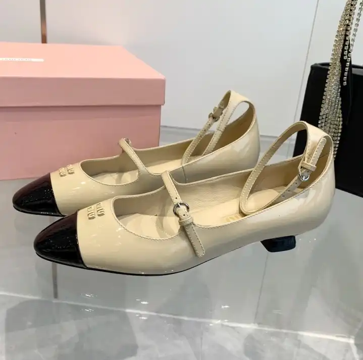 hype Miu Miu flat shoes