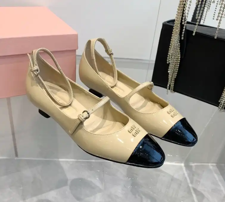 hype Miu Miu flat shoes