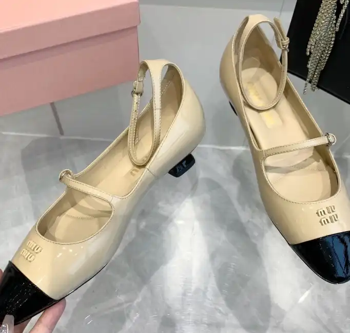 hype Miu Miu flat shoes