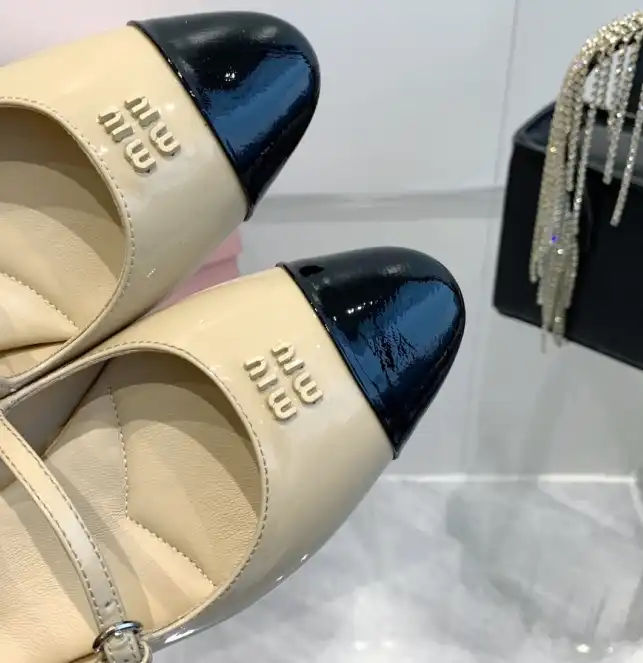 hype Miu Miu flat shoes