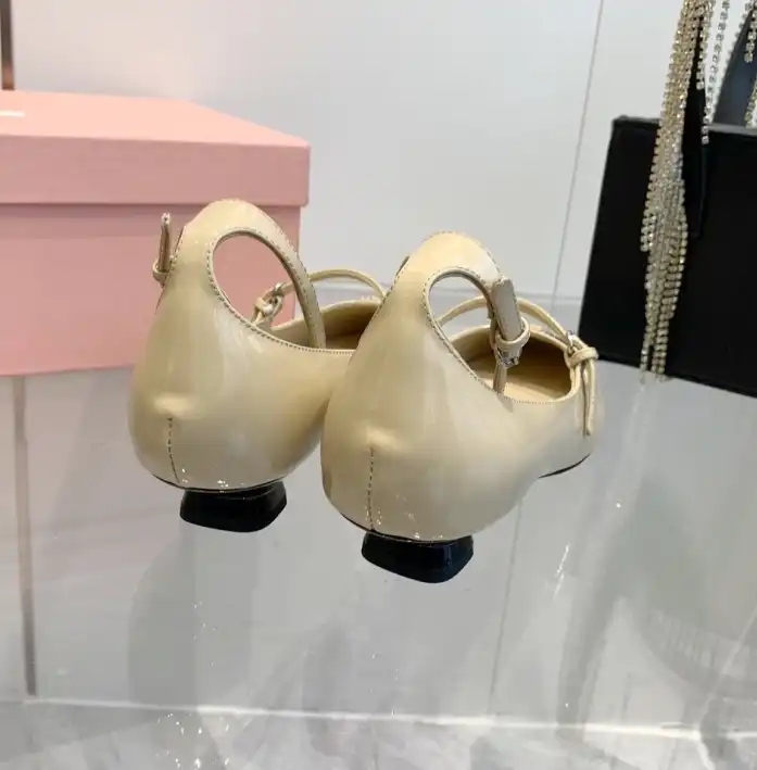 hype Miu Miu flat shoes