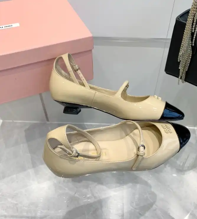 hype Miu Miu flat shoes