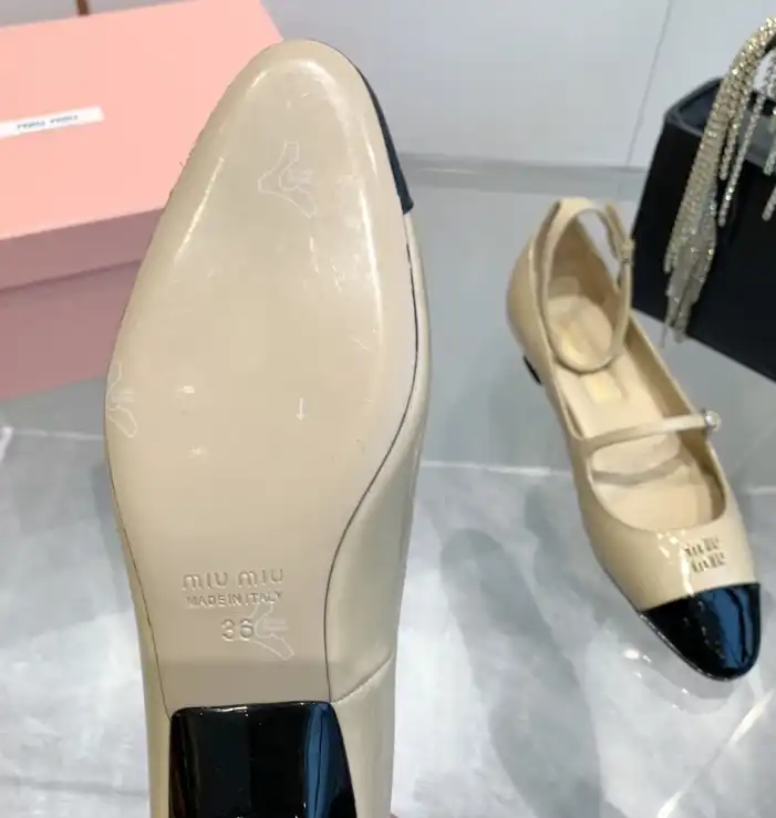 hype Miu Miu flat shoes