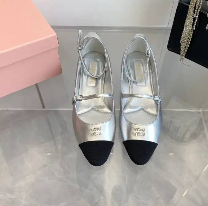 hype Miu Miu flat shoes