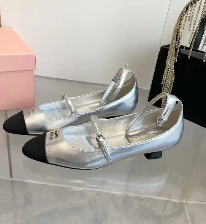 hype Miu Miu flat shoes