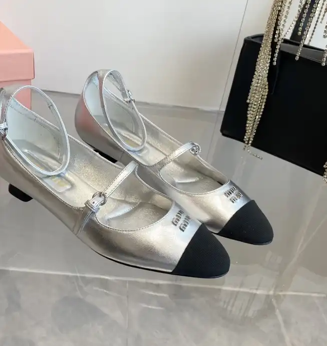 hype Miu Miu flat shoes