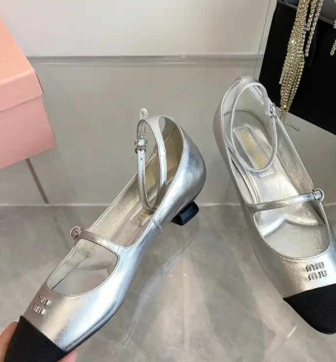 hype Miu Miu flat shoes