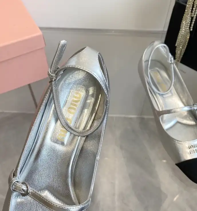 hype Miu Miu flat shoes