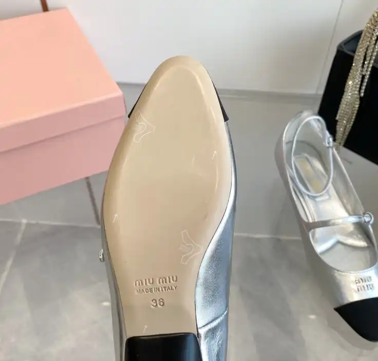 hype Miu Miu flat shoes