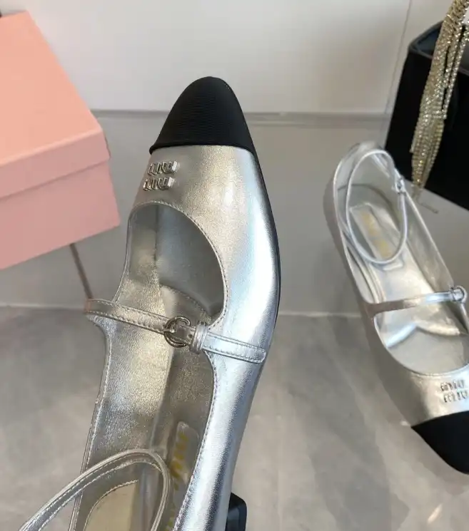 hype Miu Miu flat shoes