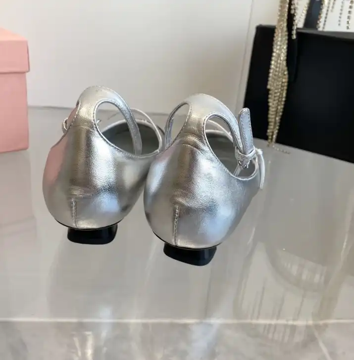 hype Miu Miu flat shoes