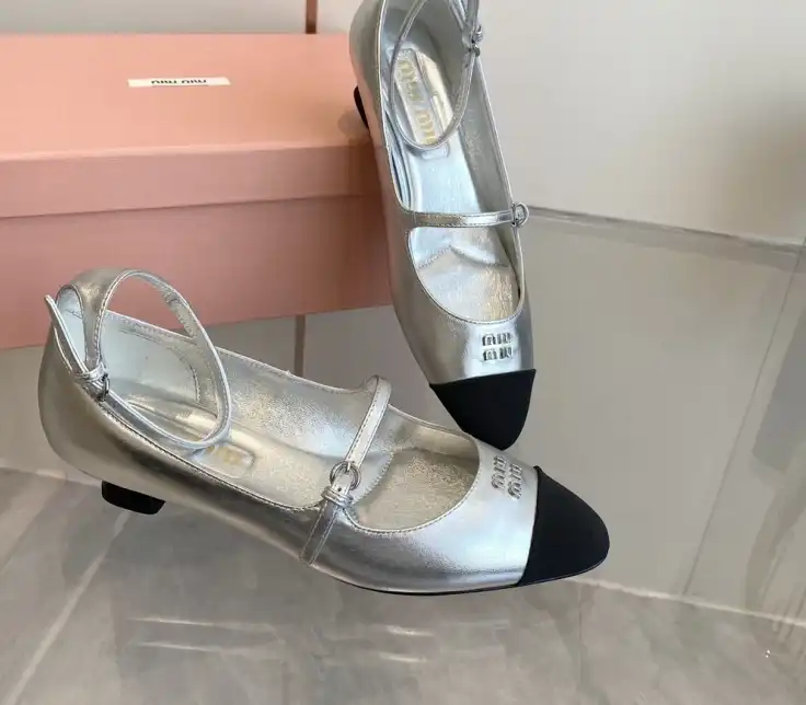 hype Miu Miu flat shoes