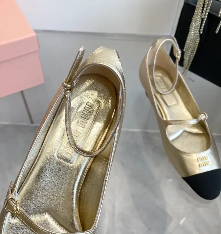 hype Miu Miu flat shoes