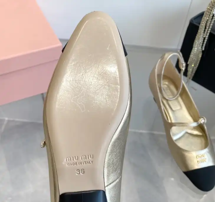 hype Miu Miu flat shoes