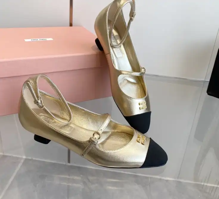 hype Miu Miu flat shoes