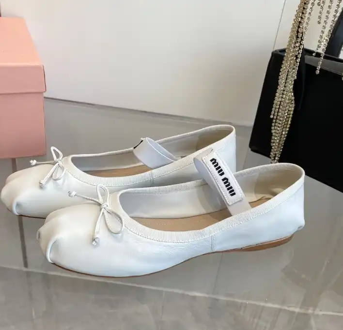 hype Miu Miu flat shoes