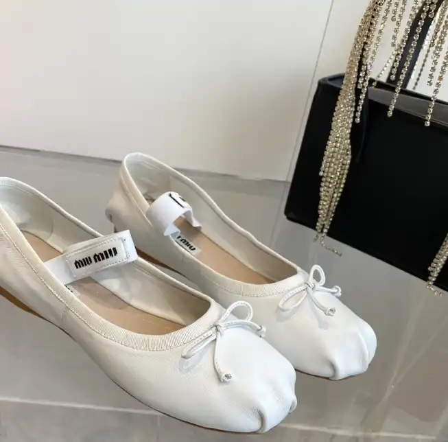 hype Miu Miu flat shoes