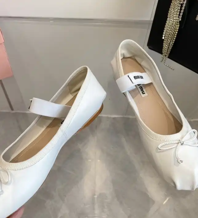 hype Miu Miu flat shoes