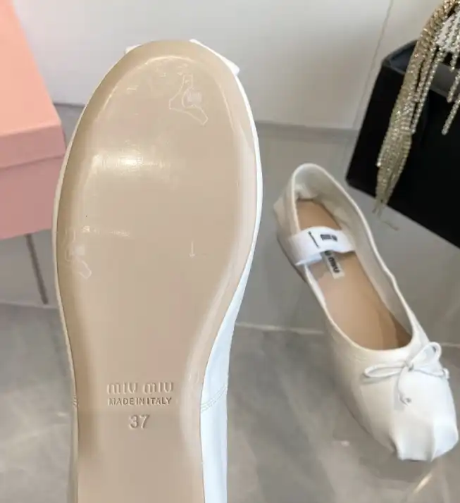 hype Miu Miu flat shoes